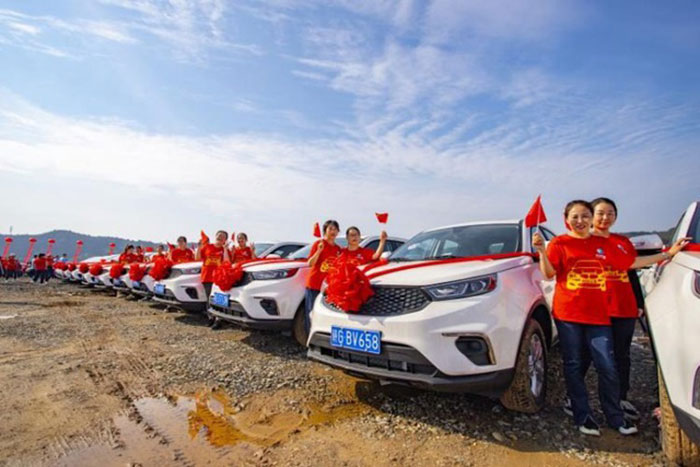 Công ty Trung Quốc “chơi lớn” mua hơn 4.000 xe ô tô tặng nhân viên - 1